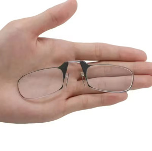 2024 New Reading Glasses without arms Folding Mini Keychain Reading Glasses For Wholesale