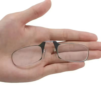 2024 New Reading Glasses without arms Folding Mini Keychain Reading Glasses For Wholesale