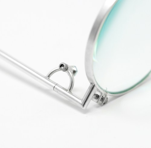 What Are the Key Components and Types of Eyeglass Hinges?