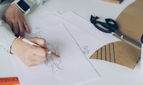 Monturas de ojo de gato, aviador y retro: tendencias de diseño que impulsan las ventas de gafas.