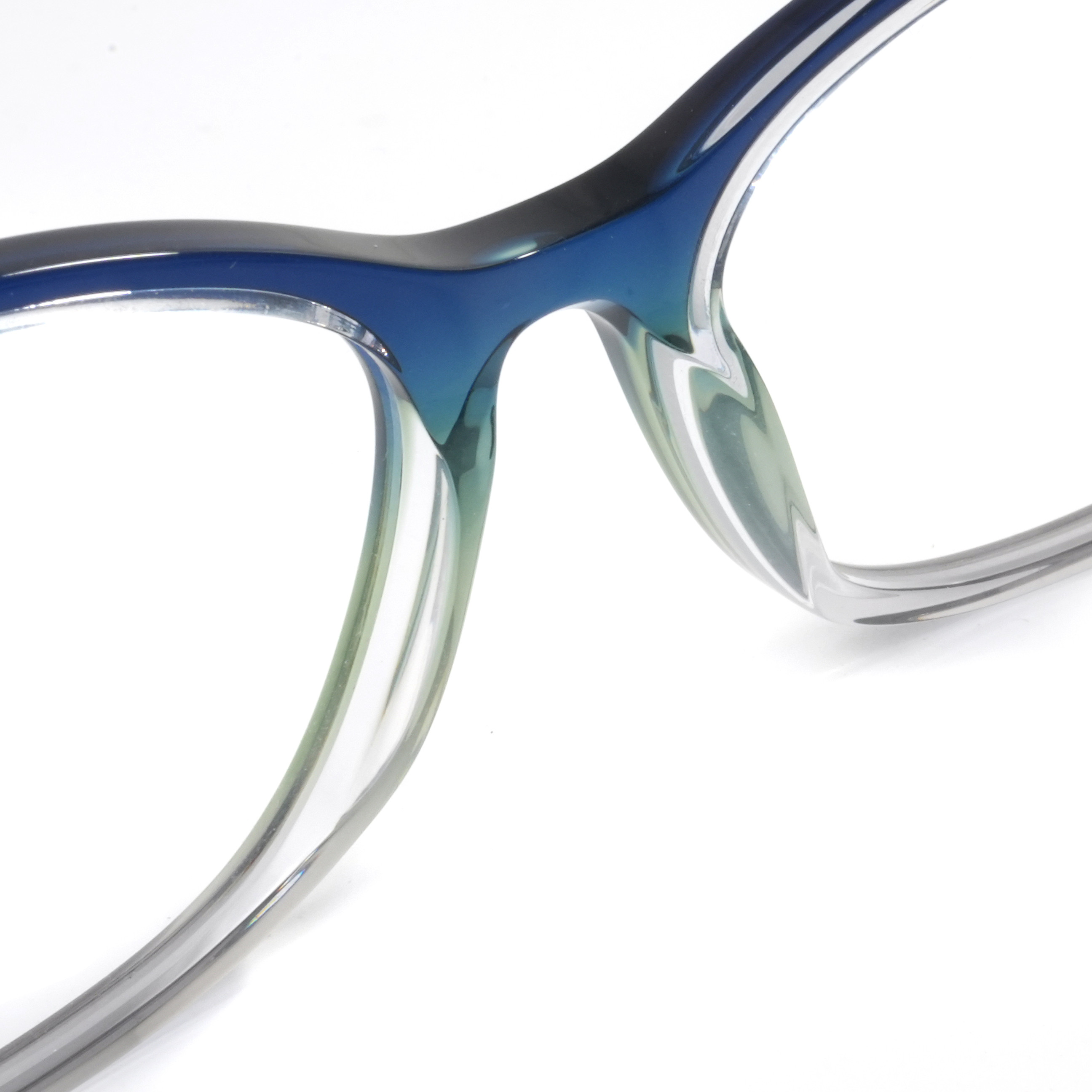24C255A pattern design wire core front frame detail