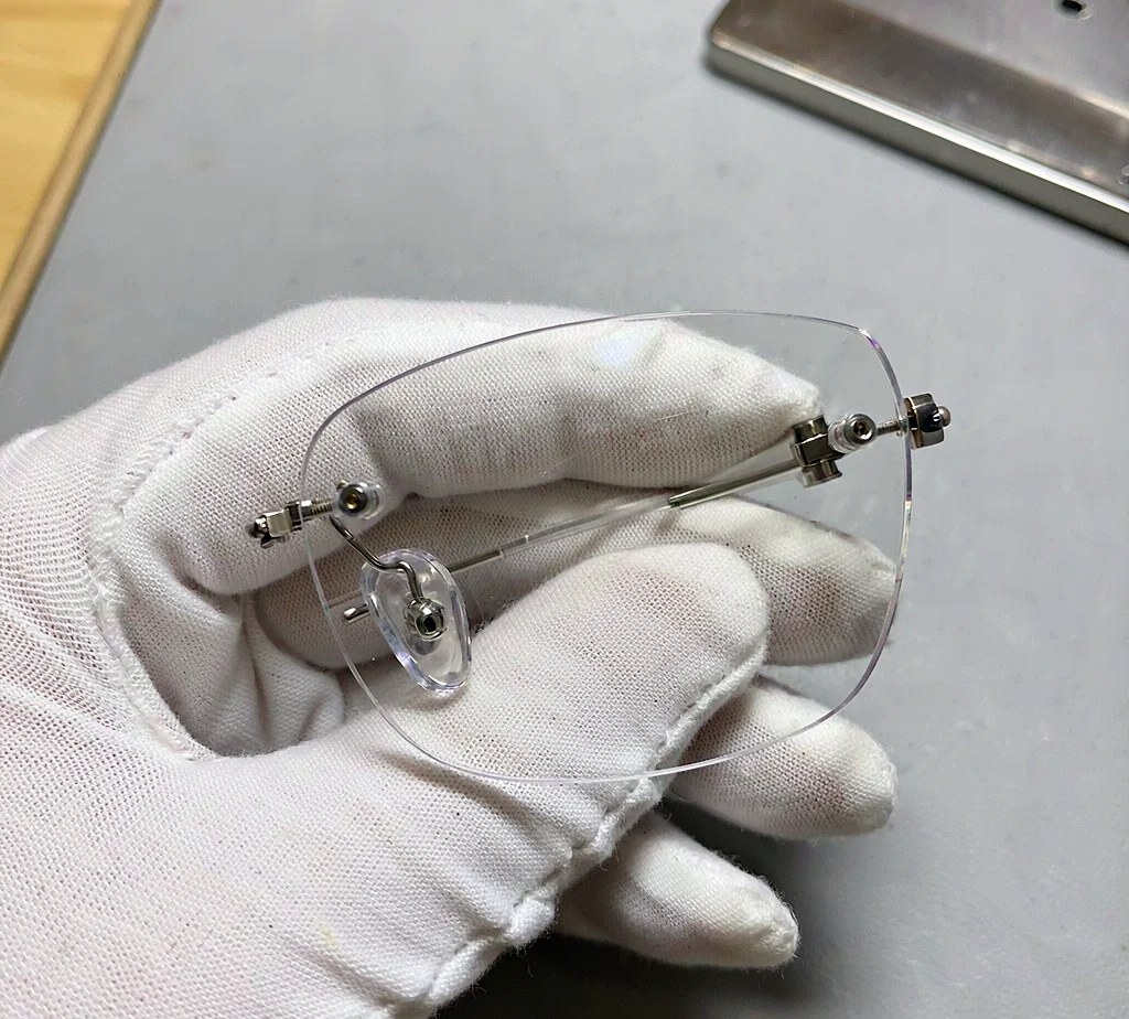 Rimless mount with screw and bushing