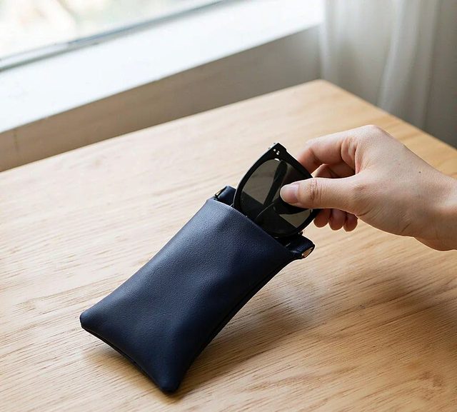 PU pouch angle view