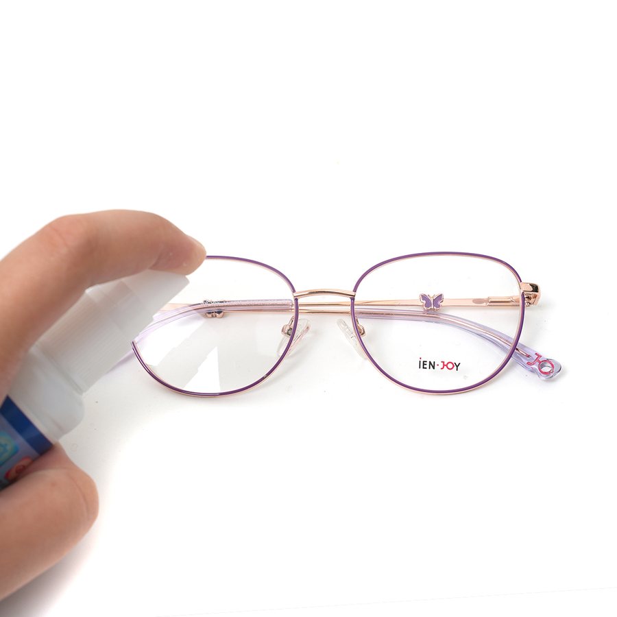 Eyeglasses cleaning spray with glasses