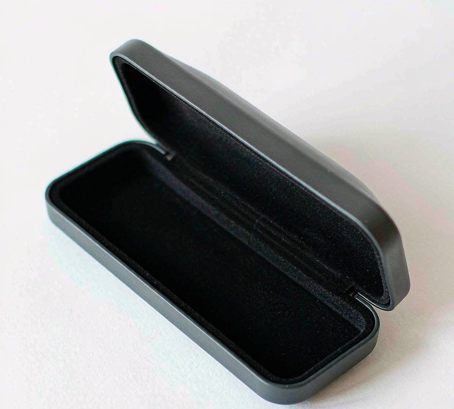 Lightweight pressure-proof eyeglasses case front view