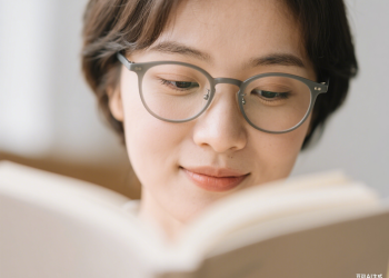 How Reading Glasses Can Boost Productivity, Income & Health