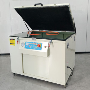 A complete breakdown of the screen printing plate-making process: every step from screen to finished product is full of details.