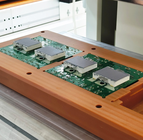 Taoxing Servo Flatbed Screen Printing Machine Solves the Pain Point of Thermal Grease Coating for Heat Sinks in the Optoelectronics Industry