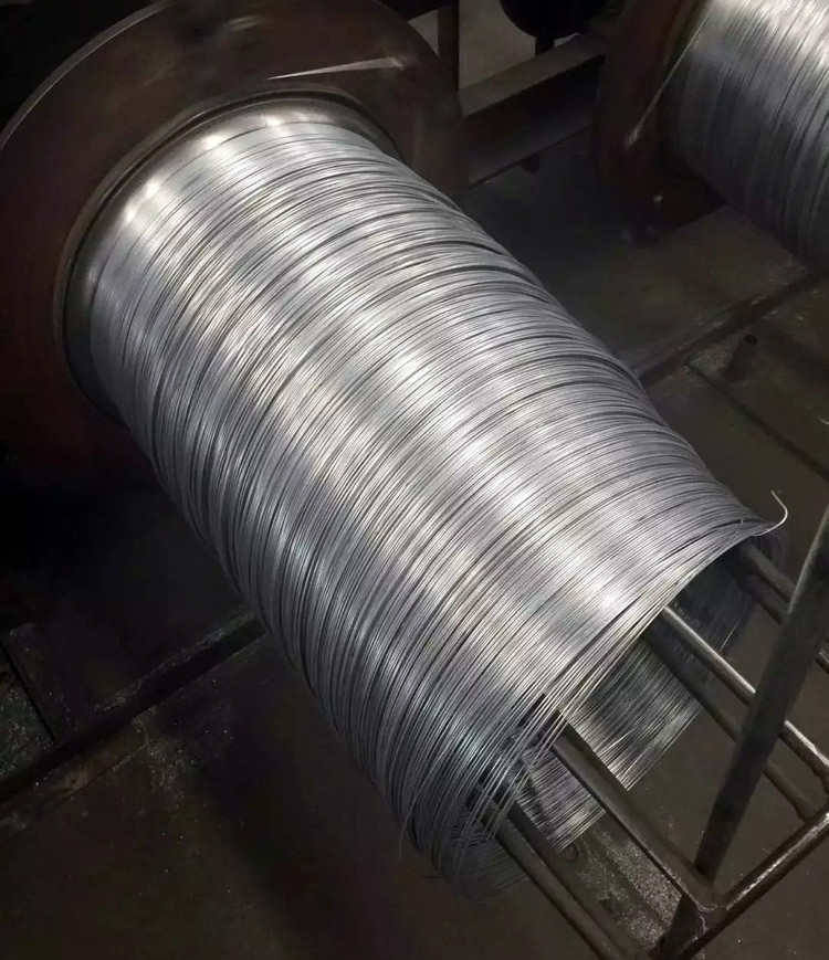 galvanized steel wire traduccion