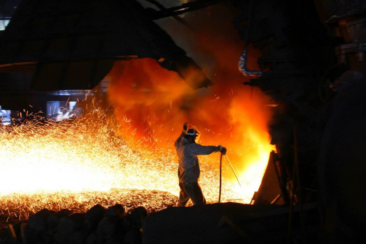 Nippon Steel & Sumitomo Metal plans to increase quarterly average crude steel production in FY 2019-2020 to 11 million tons