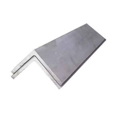 What are the uses and advantages of galvanized angle steel ?
