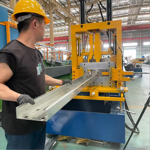 Full Automatic Muti Function CZ Purlin Roll Forming Machine In North America