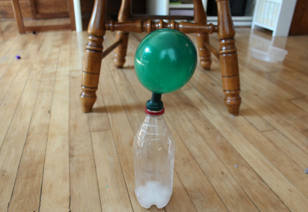 Baking soda and vinegar can blow Up A Balloon. Fizzy Fun ...