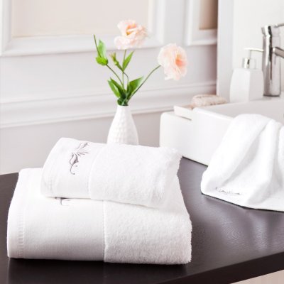 Luxury White Bath Towels Bathroom Embroidered Towel Hotel Towel Set 2pcs