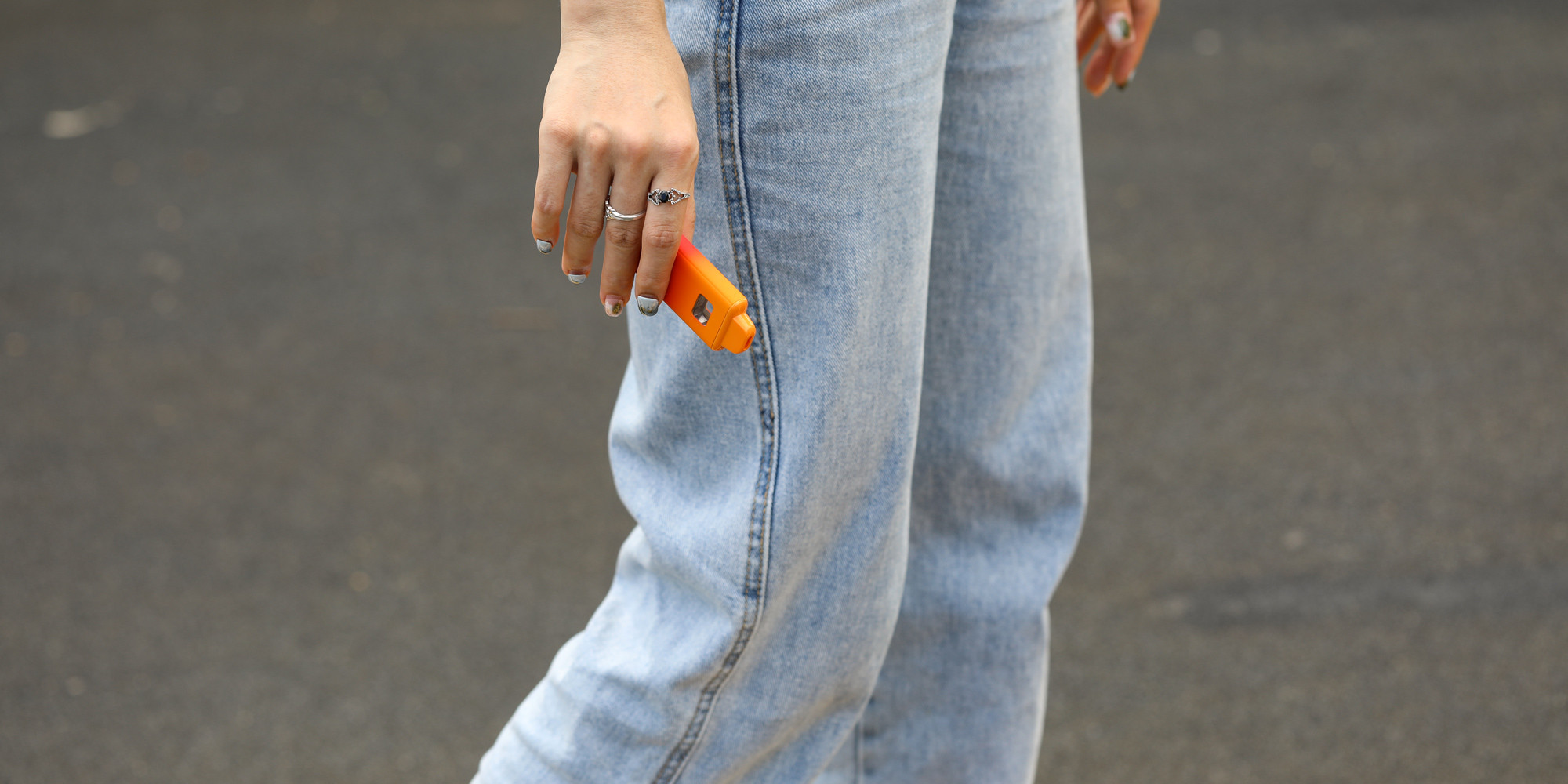 Which is safer, vaping or smoking cannabis?-Is vaping cannabis worse than smoking?-Should I smoke flower or vape?