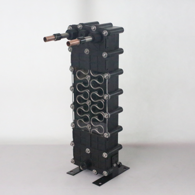 Heat exchanger of seawater aquaculture thermostat