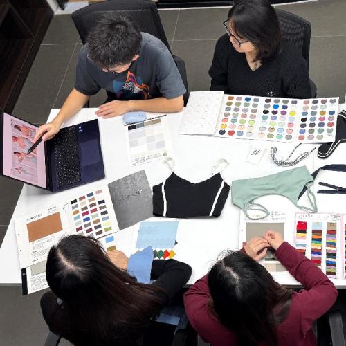 Which OEM/ODM Sportswear Suppliers Offer DDP Shipping to the USA or Europe?