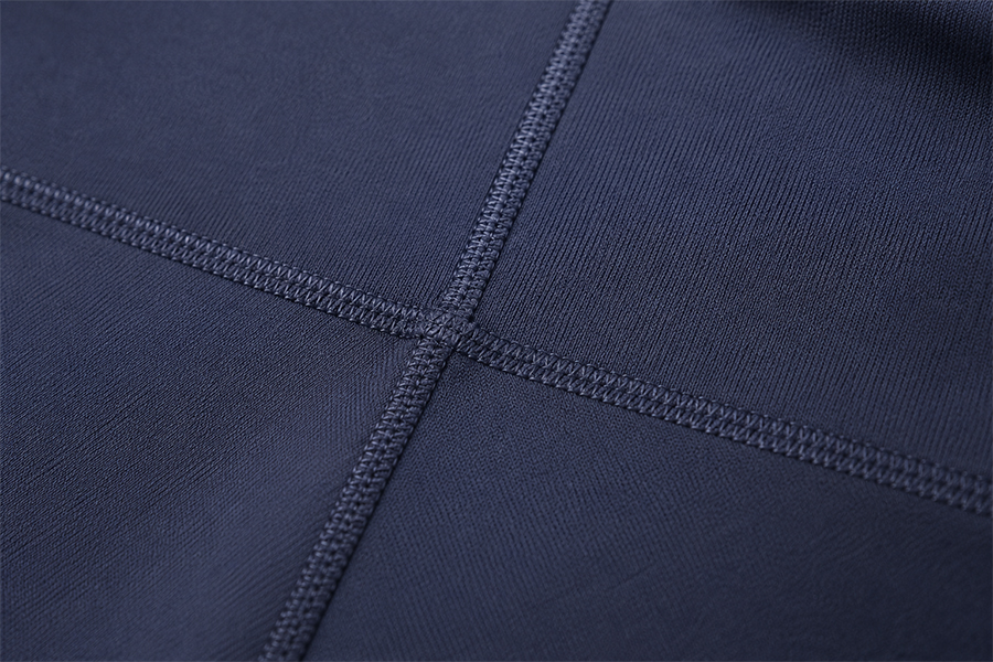 Leggings flatlock and low-bulk seam detail