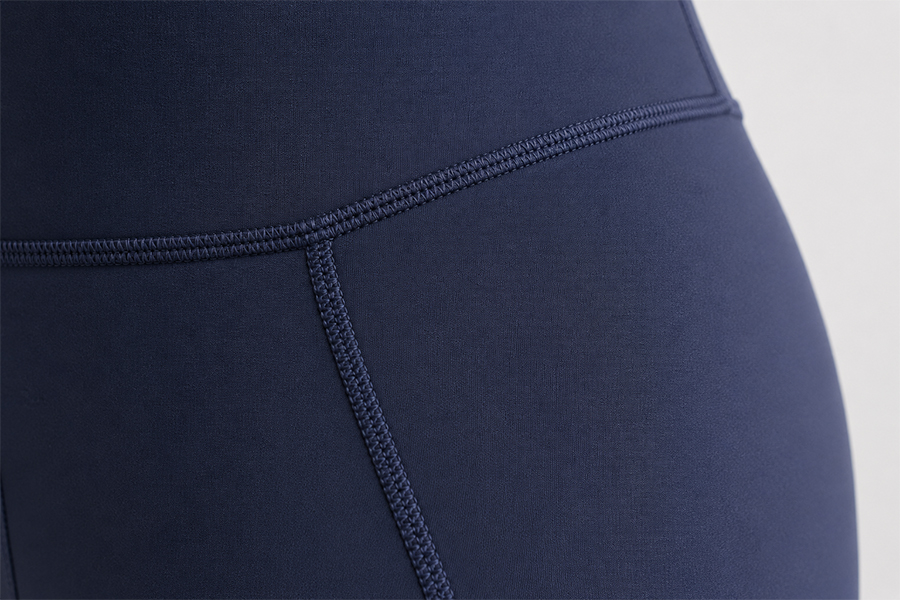 Leggings flatlock stitching detail