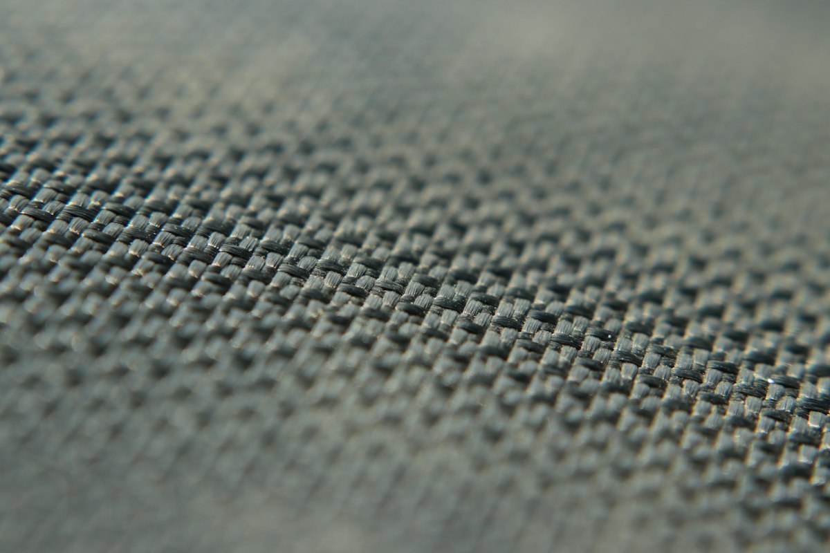 Matte vs Shiny-Matte Activewear: What Surface Finish Changes in Stretch, Wear and Bulk Production