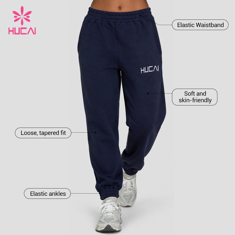 Elasticated waistband and elastic ankle cuffs on the tapered jogger sweatpant
