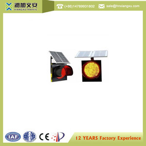 Solar traffic warning light