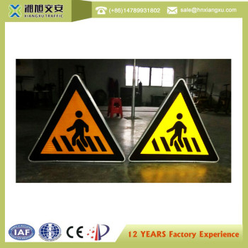 2.0mm thickness Aluminum non-rusting Engineer Grade 900mm New Solar LED Traffic Sign