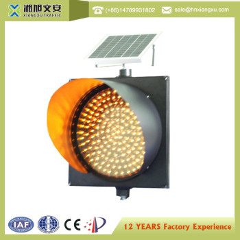 Solar flashing traffic caution light