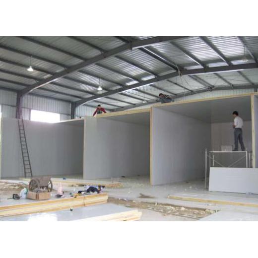 Instalación y depuración de equipos de refrigeración en frigoríficos.