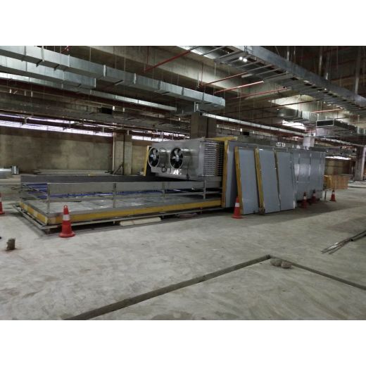 Первые инженеры по холодным цепям в Иордании успешно установили 500 кг / ч туннельный быстрый станок для куриной грудки