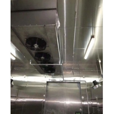 Cold storage and cold room with low temperture mounted evaporative air cooler