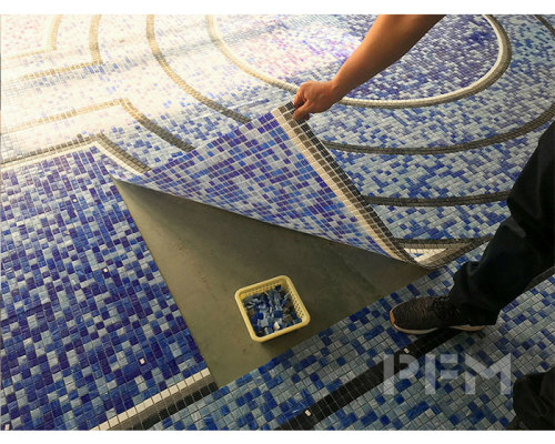 Customized swimming pool mosaic