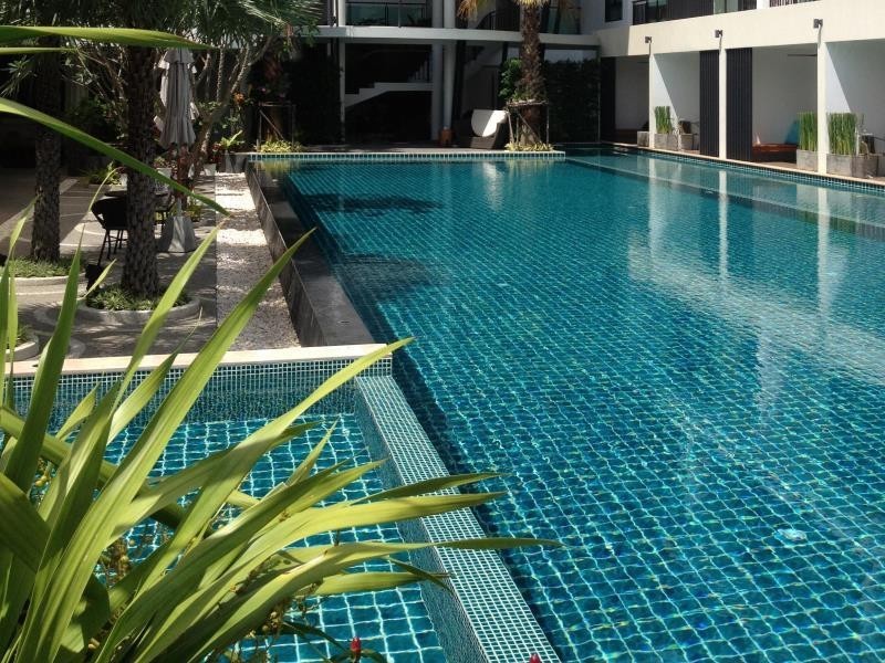 Customized design big swimming pool blue glass polished mosaics outdoor resort pool tiles-2