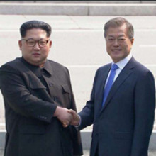 Kim Jong Un walks into South Korea to shake hands with Moon Jae-in