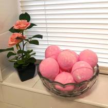 Luxury Shea Butter Fizzy Bath Bomb With Dried Petals Flowers Bath bombs