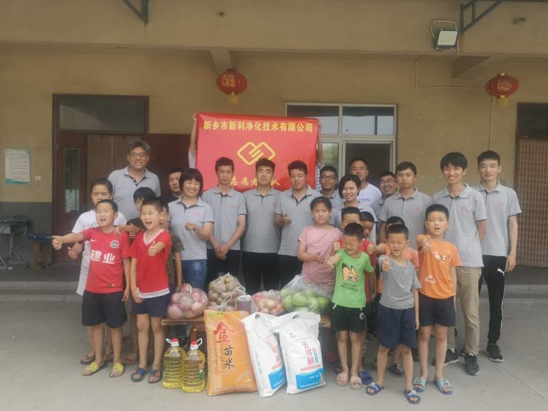 All the colleagues in the first sales department of Xinli Filter Company visited the poor children