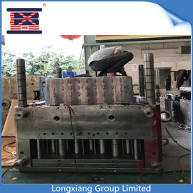 Longxiang HASCO molde estándar con inyección de punta caliente por 2800ton máquina de inyección de herramientas