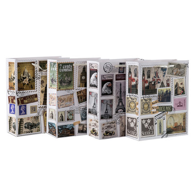 Sacs-cadeaux de papier vintage sur le thème de timbre-poste avec 4 conceptions assorties dans l'emballage de Tongle