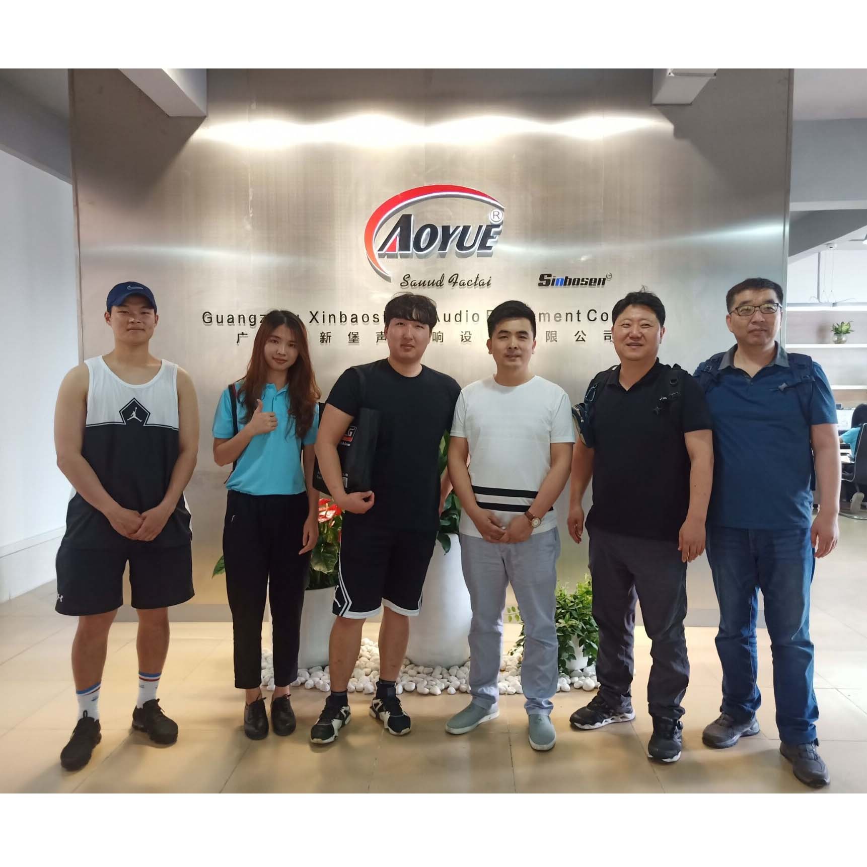 Bem-vindos clientes da República da Coreia para visitar nossa fábrica