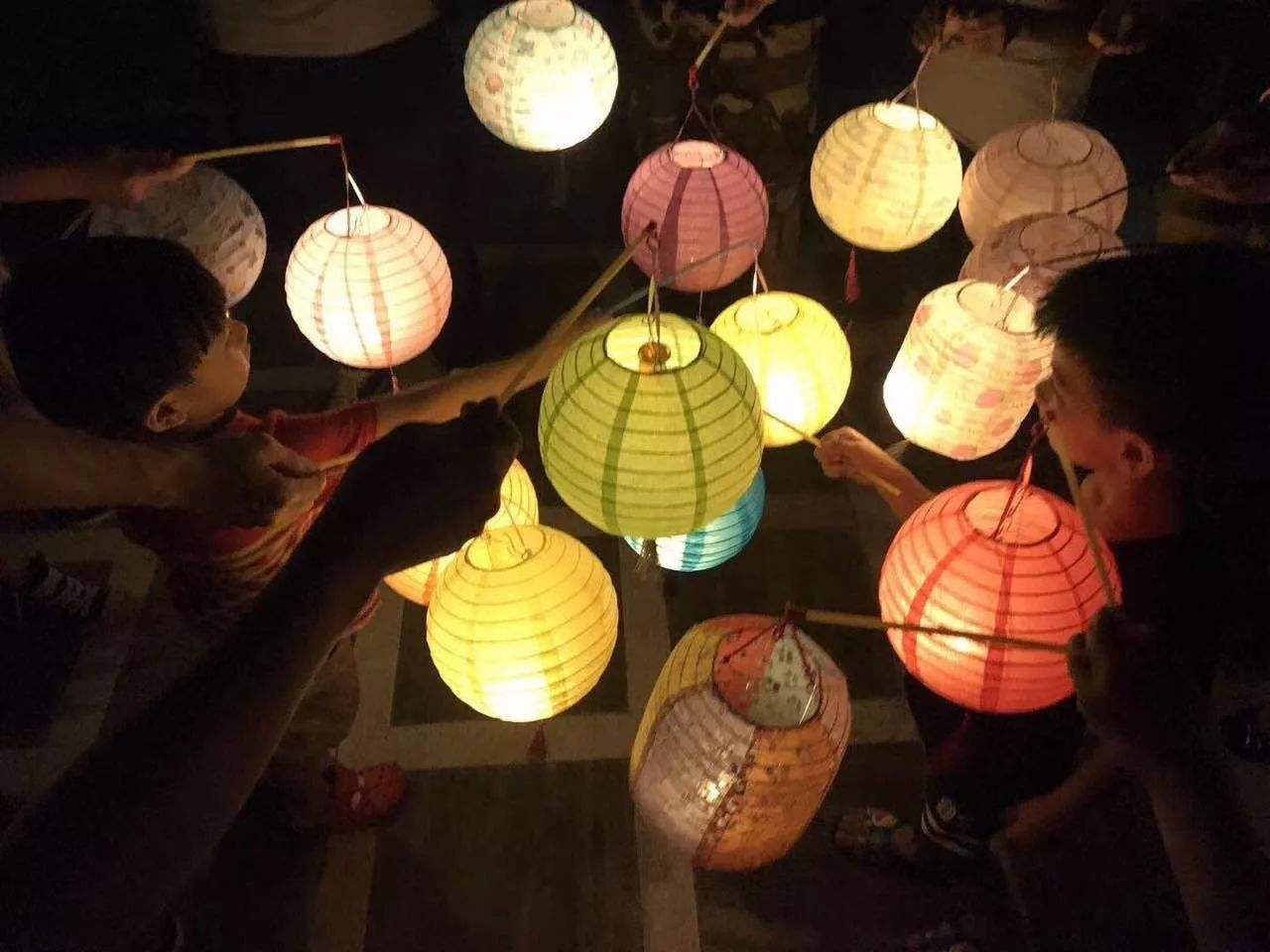 Play with lanterns