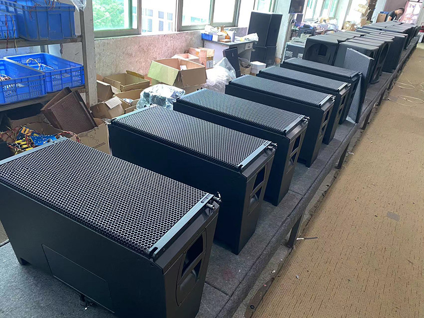 LA12X power amplifier connected to 8pcs V8 line array