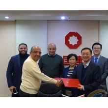 China Building Materials Engineering Group signed the contract for the rolling of glass in Egypt