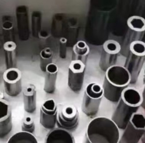 1020 1045 ST52 E355 Tubo de acero sin soldadura de forma especial de perfil estirado en frío