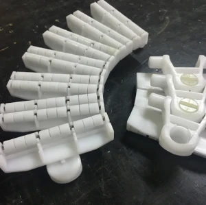 Low friction Plastic roller top conveyor chains for medical industry