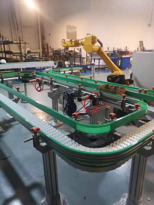 Bottle and carton transmission conveyor automation line with robot