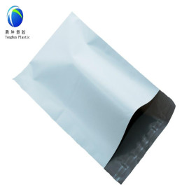自己粘着性100％ヴァージンマテリアルを備えたプラスチック製ホワイトカラークーリエ郵便袋