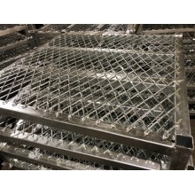 Galvanized scaffolding in different ways with different properties