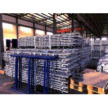 How to make sure the safety of workers on scaffolding board？