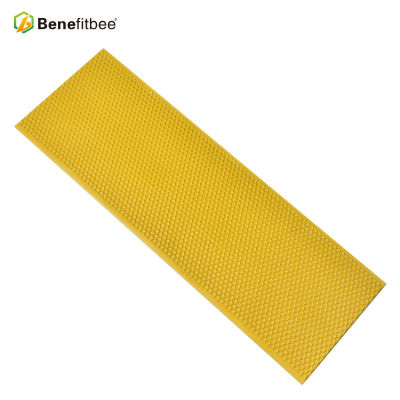 High Quality Beekeeping Tools Raw Beewax Beehive Yellow Honey Combs With Beehive Accessories