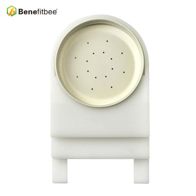 2018 New Design Beekeeping Tools Plastic Square 15.35*14.57*2.755 inch Top Bee Feeders Bee Products